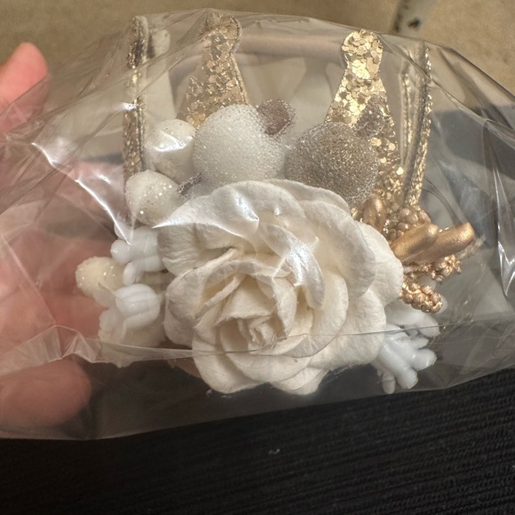 Gold Floral Crown headband. - Picture 1 of 2